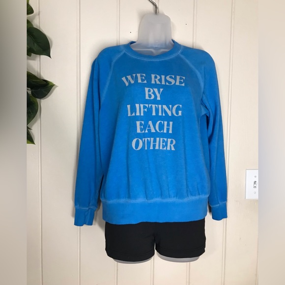 Old Navy LS Blue Pullover Sweatshirt
Crewneck Sweater Blouse
We Rise By Lifting - Picture 10 of 13